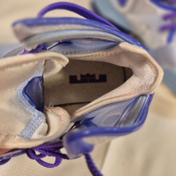 Nike Youth basketball sneakers - Picture 6 of 13